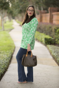 Green and White tunic, dark bootcut jeans, louis vuitton, jack rogers, sail to sable tunic, summer wardrobe, beach outfit, date night