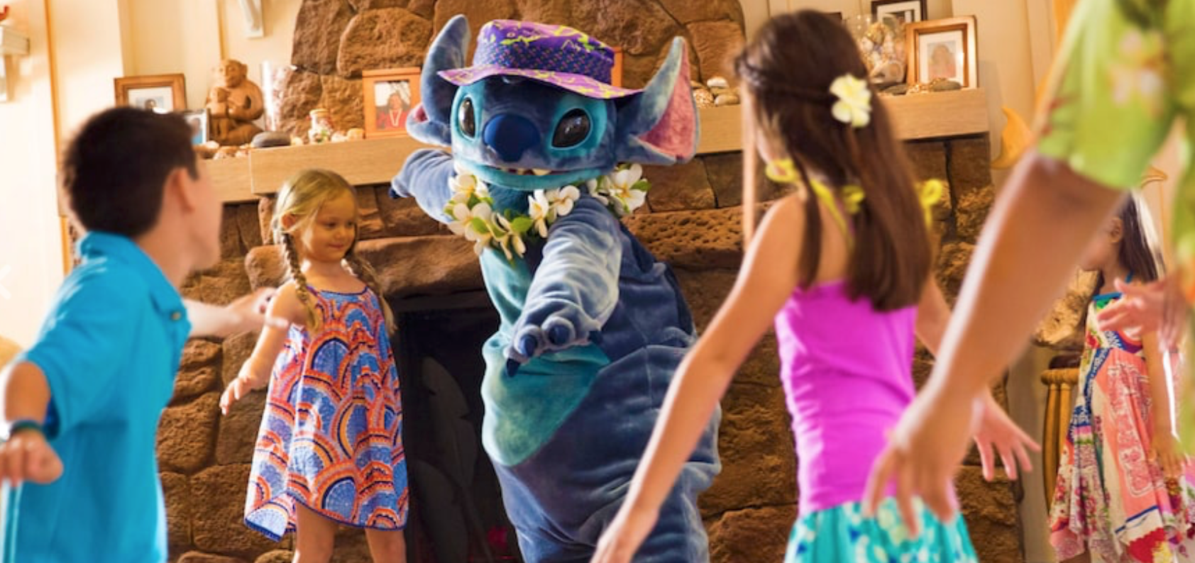 Aulani Disney Hawaii Resort | Budgeting for a big family vacation can be really difficult! Florida travel blogger, MikaelaJ, shares the Top 5 All-Inclusive Resorts for Families!
