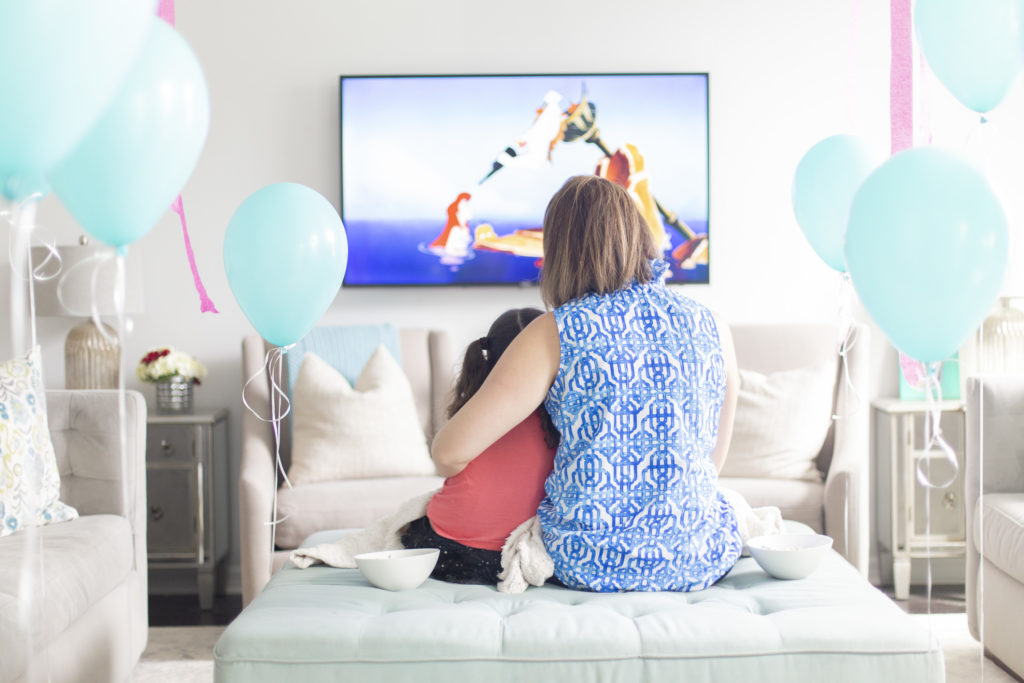 Florida travel blogger, MikaelaJ, shares the perfect Mommy + Me day with Disney! Check out how to create a day filled with fun, snacks and a movie date!